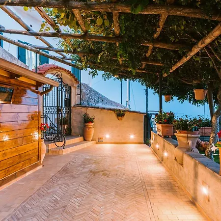 Il Cortile Bed & Breakfast 4*